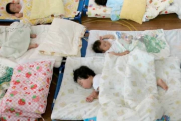 මොකක්ද මේ ජපානයේ අඩුවෙන් දරුවෝ හදන්න හේතුව.. නවතම සමීක්ෂනයකින් හෙළිවූ දේ..