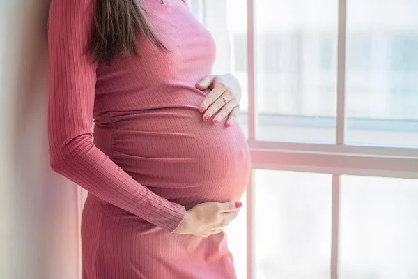 கருவில் இருந்த குழந்தைகளின் மூளையை பாதித்த கொரோனா தொற்று! | 2 Children Covid Brain Damage During Pregnancy