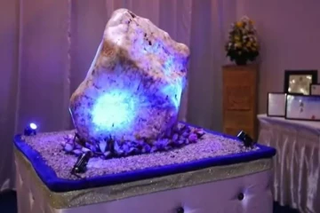 இலங்கையில் கண்டுபிடிக்கப்பட்ட உலகின் மிகப்பெரிய நீல மாணிக்கக்கல் தொடர்பில் எடுக்கப்பட்டுள்ள முடிவு