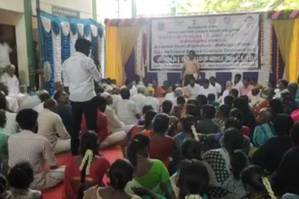 கிராம சபை கூட்டத்தில் லஞ்சப் புகார் தெரிவித்த இளைஞர் - மைக் வலுக்கட்டாயமாக பறிக்கப்பட்டதாக புகார் | Tn Youth Complains Of Bribery In Grama Sabha