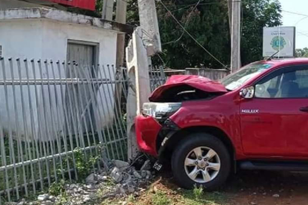 வாகன விபத்தால் யாழில் தடைப்பட்ட மின்சாரம்! - ஐபிசி தமிழ்