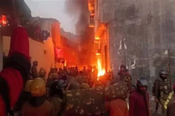 வெடிக்கும் வன்முறை; வன்முறையாளர்களை கண்டதும் சுட உத்தரவு - 4 பேர் பலி, 250 பேர் படுகாயம்!