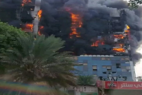 சூடானில் உள்நாட்டு மோதலால் தீக்கிரையாகிய கட்டிடங்கள்! | Building Set Ablaze By Civil Conflict In Sudan