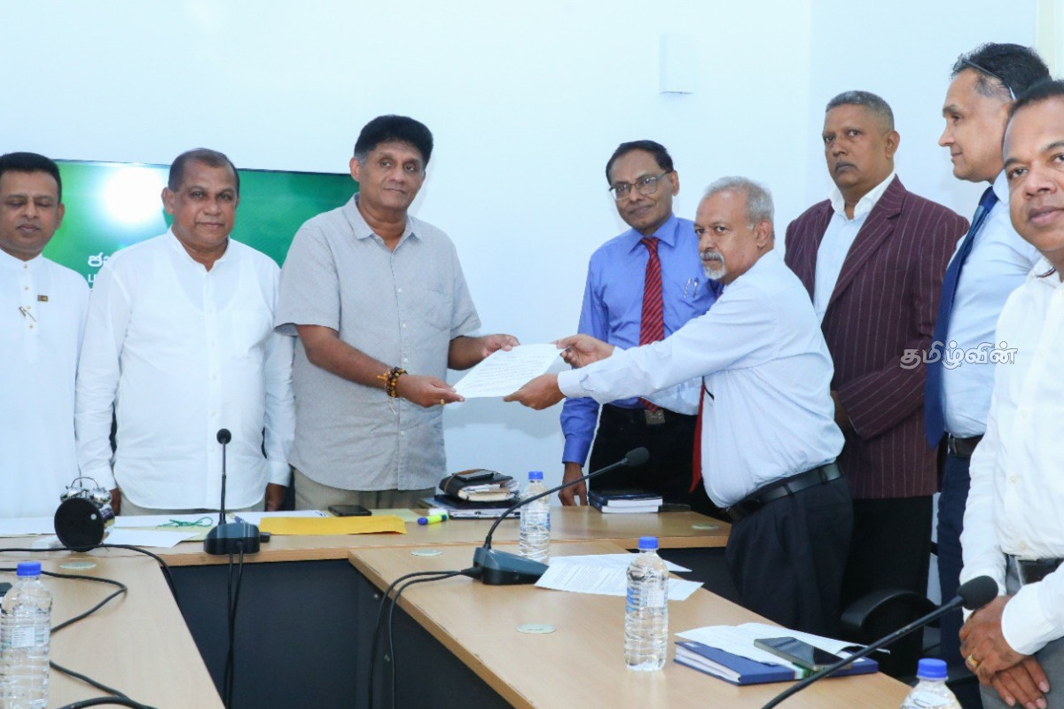 ஐ.எம்.எவ். நிபந்தனைகளுக்கு மாத்திரம் அடிபணியாதீர்கள்! அறிவுசார் சமூகத்தை வற் வரி அழிக்கின்றது என்றும் சாடல் | The Tax Problem Facing Sri Lankans ஐ.எம்.எவ். நிபந்தனைகளுக்கு மாத்திரம் அடிபணியாதீர்கள்! அறிவுசார் சமூகத்தை வற் வரி அழிக்கின்றது என்றும் சாடல் | The Tax Problem Facing Sri Lankans