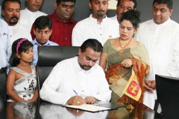 தங்கையின் மகளின் கொண்டாட்டத்திற்கு அமைச்சின் நிதியை செலவிட்ட  வீரவன்ச