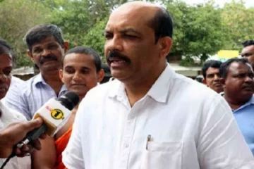 குழந்தைகளுக்கு பால்மா இறக்கு மதிக்கு டொலர் இல்லை அரசியல்வாதிகள் எவ்வாறு சுற்றுலா செல்கின்றனர்?