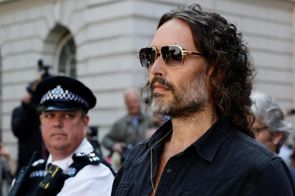 ஹொலிவுட் நடிகர் ரசல் பிராண்ட் மீது பாலியல் வன்புணர்வு குற்றச்சாட்டு | Hollywood Actor Russell Brand Accused