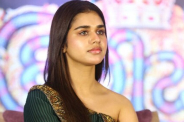 நடிகை மீனாட்சி கோவிந்தராஜனை செருப்பால் அடித்த நபர்.. காரணம் இதுதானா | Person Beat Meenakshi Govindarajan In Revenge