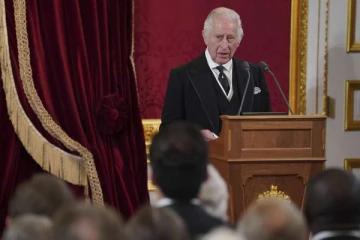 ஊழியர்களுக்கு மகிழ்ச்சியை ஏற்படுத்திய மன்னர் சார்லஸ்!