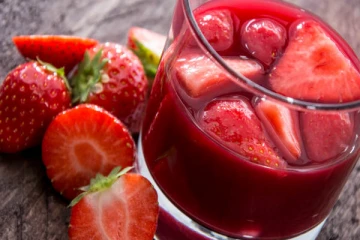 ஸ்ட்ராபெர்ரி பழத்தில் இவ்வளவு நன்மைகள் உள்ளதா? ஆண்கள் தினமும் சாப்பிட்டால் என்ன நடக்கும் தெரியுமா?