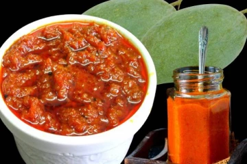 பார்த்தாலே சாப்பிடதூண்டும் சுவையான  காரசாரமான மாங்காய் தொக்கு- செய்வது எப்படி?