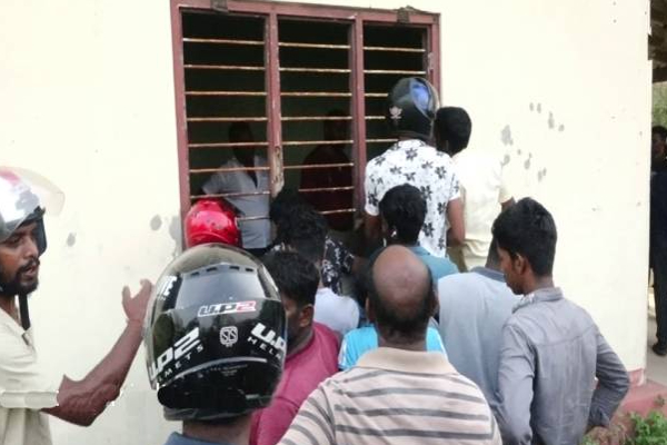 இலங்கையில் பரபரப்பு சம்பவம்: பாடசாலை மாணவர்களை கடத்தும் ஒரு கூட்டம்! | Group Kidnaps School Students In Sri Lanka
