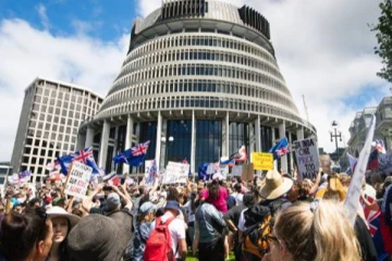 போராட்டத்தை கலைக்க நியூஸிலாந்து அதிகாரிகள் எடுத்த சுவாரசிய முடிவு