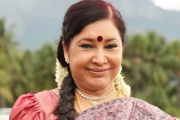 அட நம்ம கோவை சரளாவா இது, முகம் எல்லாம் மாறி ஆளே மாறிவிட்டாரே?- வித்தியாசமான லுக்