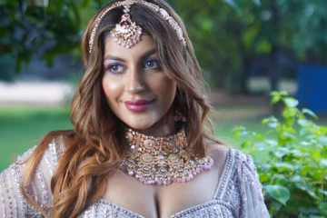 யாஷிகா ஆனந்தின் வேற லெவல் மிரர் செல்பி ஸ்டில்கள்