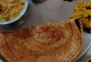 பறக்கும் தோசை.... கார் சூட்டில் பெண் செய்த சமயல்! வியக்க வைத்த காட்சி