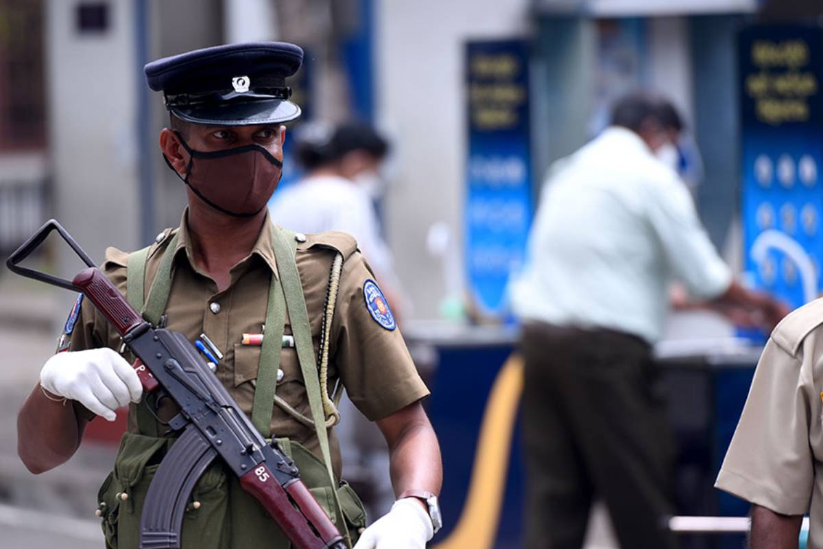 யாழில் ஒரே நேரத்தில் நான்கு வீடுகள் மீது தாக்குதல்! | Jaffna Vadamarachchi East Four Houses Attacked