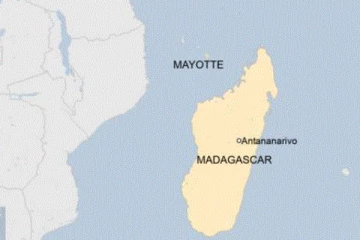 පුද්ගලයන් 47ක් සමග යාත්‍රාවක් මුහුදු බත් වෙයි..