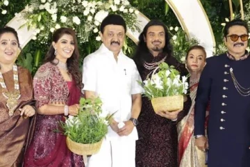 வரலக்ஷ்மி சரத்குமார் திருமண புகைப்படங்கள் வெளியானது! யாரெல்லாம் வந்திருக்காங்க பாருங்க