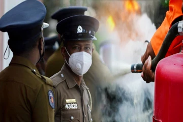 பூண்டுலோயாவில் தொடர் குடியிருப்பில் தீப்பரவல்: 8 வீடுகள் முற்றாக சேதம்