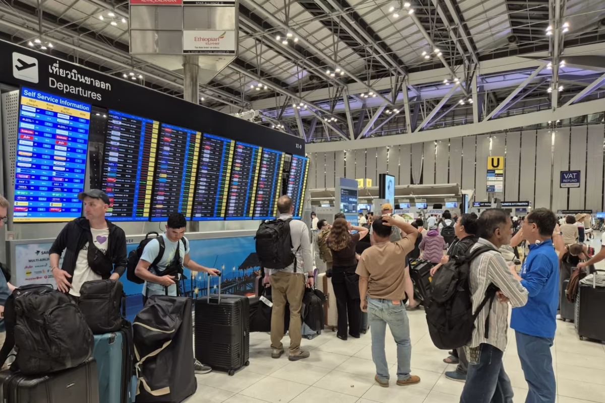 ஐரோப்பாவில் எரிபொருள் தட்டுப்பாடு: சுற்றுலாப் பயணிகள் கவலை | Jet Fuel Concerns Have Canadians Rethinking T