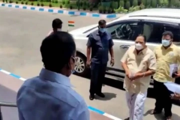 டெல்லியில் நேருக்கு நேர் சந்தித்த இரு கட்சித் தலைவர்கள்..!