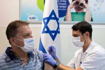 கொரோனாவிற்கு 4-வது தடுப்பூசி போடுவதை அறிவித்த பிரபல நாடு! ஆச்சரியத்தில் உலக நாடுகள்