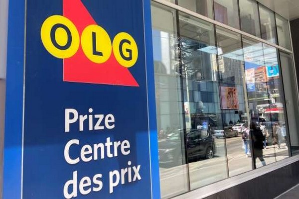 லொத்தர் சீட்டு ஜாக்பொட் பரிசுத் தொகை 132 மில்லியன் டொலர் | Lotto Max Jackpot Goes Longest