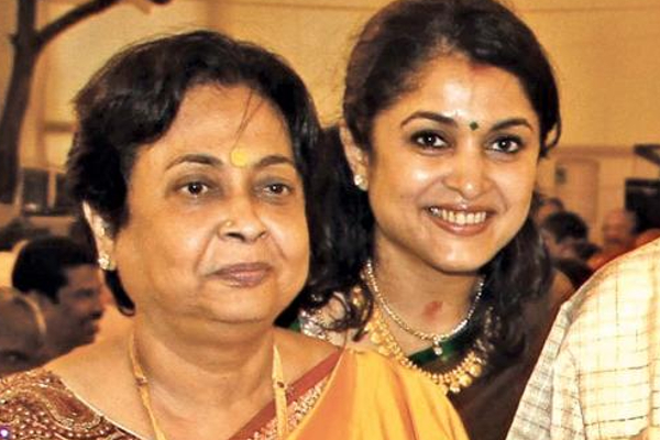 நடிகை ரம்யா கிருஷ்ணன் அம்மாவை துப்பாக்கியால் சுட்ட ரஜினி பட இயக்குனர்.. மருத்துவமனையில் அறுவை சிகிச்சை