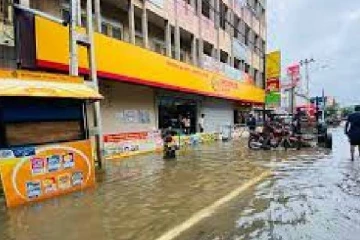 யாழில் 10 ஆயிரத்துக்கும் அதிகமான குடும்பங்கள் வெள்ளத்தால் பாதிப்பு