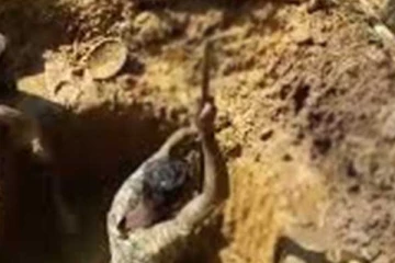 පතලයක් කඩාවැටී දෙදෙනෙක් ජීවිතක්ෂයට..