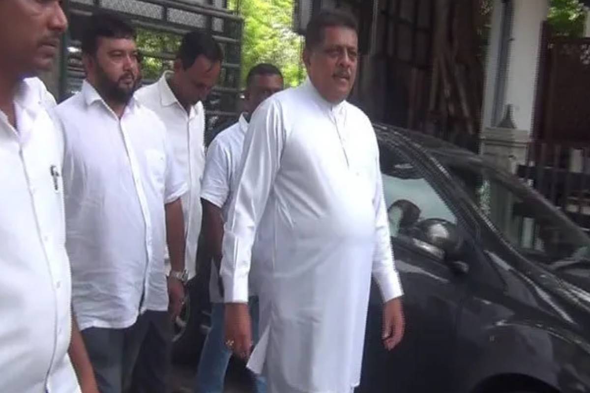 சிறைச்சாலை அலுவலகங்களை சுத்தம் செய்யும் முன்னாள் அமைச்சர் | Sarana Gunewardena Cleaning The Prison சிறைச்சாலை அலுவலகங்களை சுத்தம் செய்யும் முன்னாள் அமைச்சர் | Sarana Gunewardena Cleaning The Prison