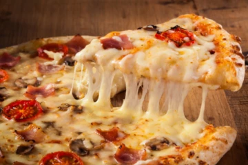 ஆயிரக்கணக்கான பீட்சாக்களை அவசரமாக திரும்பப் பெறும் பிரித்தானிய பல்பொருள் அங்காடிகள்