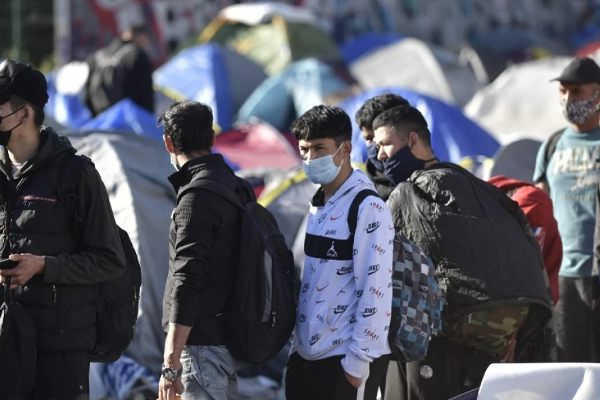 பிரான்ஸில் பாடசாலையில் குடியேறிய அகதிகளுக்கு நேர்ந்த நிலை! | The Refugees Who Settled In The School In France