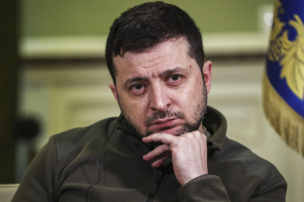 அறைந்து விடுவேன் என சொல்லுங்கள்; துண்டு சீட்டு அனுப்பிய செலன்ஸ்கியால் கடும் கோபத்தில் புடின்! | Tell Me To Slap Putin Is Furious With Zelensky அறைந்து விடுவேன் என சொல்லுங்கள்; துண்டு சீட்டு அனுப்பிய செலன்ஸ்கியால் கடும் கோபத்தில் புடின்! | Tell Me To Slap Putin Is Furious With Zelensky