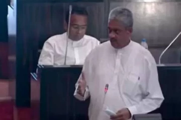 இலக்க தகடு இல்லாத மோட்டார் சைக்கிள்களில் சென்ற இராணுவத்தினர்:சரத் பொன்சேகா வெளியிட்ட கருத்து