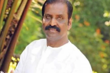 நாயை கண்டுக்காமல் போகனும்! வைரமுத்துவுக்கு பதிலடி கொடுத்த பாடகி