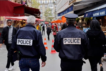 பாரிசில் மூன்றுவயது சிறுமியின்  உயிரிழப்புக்கு காரணமான பெற்றோர்!