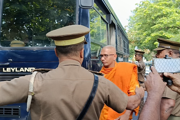 திருகோணமலை புத்தர் சிலை விவகாரம் : கைதானவர்களுக்கு நீதிமன்றின் உத்தரவு | Trinco Buddha Statue Issue Monks Remanded Again திருகோணமலை புத்தர் சிலை விவகாரம் : கைதானவர்களுக்கு நீதிமன்றின் உத்தரவு | Trinco Buddha Statue Issue Monks Remanded Again