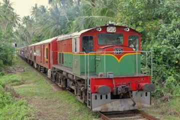 ஊரடங்கிலும் ரயில் சேவைகள் இயங்கும்