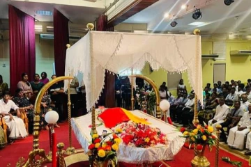 யாழ். பல்கலைக்கழக முன்னாள் துணைவேந்தர் விக்னேஸ்வரனிற்கு சிவப்பு மஞ்சள் கொடி போர்த்தி இறுதிக் கௌரவம் (Video)