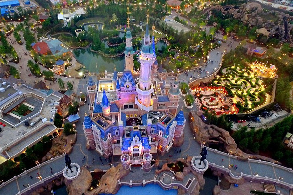 சீனாவில் மீண்டும் அதிகரிக்கும் கொரோனா தொற்று..டிஸ்னி பூங்கா மூடல்..! | Disney Amusement Park Closed China