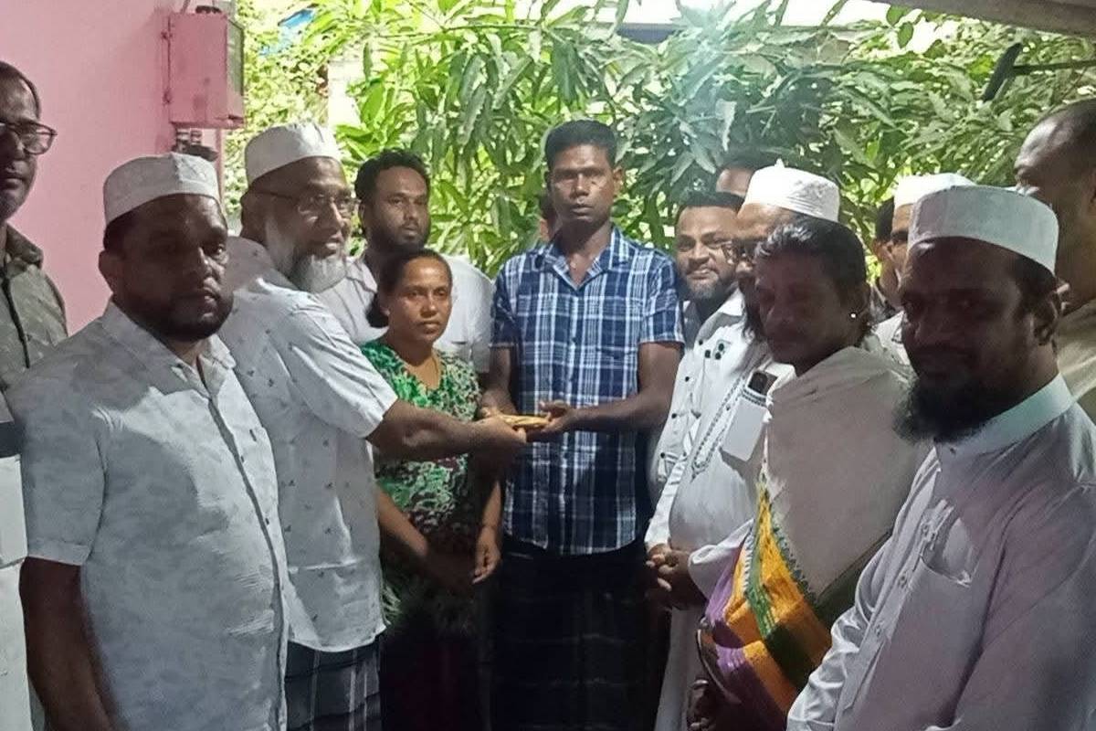 சுவர் இடிந்து உயிரிழந்த இளைஞரின் குடும்பத்திற்கு ரூ.2 இலட்சம் நிதியுதவி | 2 Lakh To The Family Youth Who Died Wall Collapse சுவர் இடிந்து உயிரிழந்த இளைஞரின் குடும்பத்திற்கு ரூ.2 இலட்சம் நிதியுதவி | 2 Lakh To The Family Youth Who Died Wall Collapse