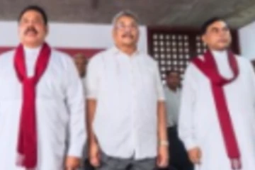 ராஜபக்க்ஷர்கள் முதுகெலும்பு உடைந்தவர்கள் போல் செயற்பட வேண்டாம்! முன்னாள் அமைச்சர் அறிவுரை