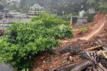 தமிழர் பகுதியில் பெய்ந்த கனமழையால் கோயில் ஒன்றுக்கு நேர்ந்த நிலை!