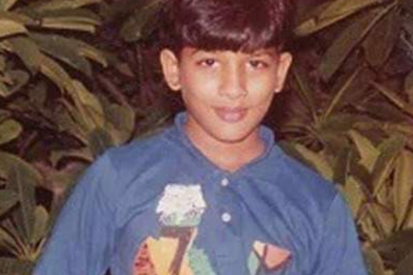 இந்த புகைப்படத்தில் இருக்கும் Pan இந்தியா ஸ்டார் யார் தெரியுமா.. அட இவரா | Pan Indian Top Star Childhood Photo