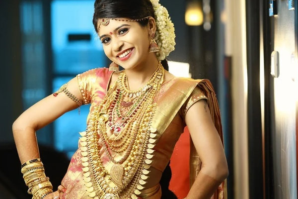 தொடர் சரிவில் தங்கம் விலை; இல்லத்தரசிகள் மகிழ்ச்சி! | Gold Price In Continuous Decline