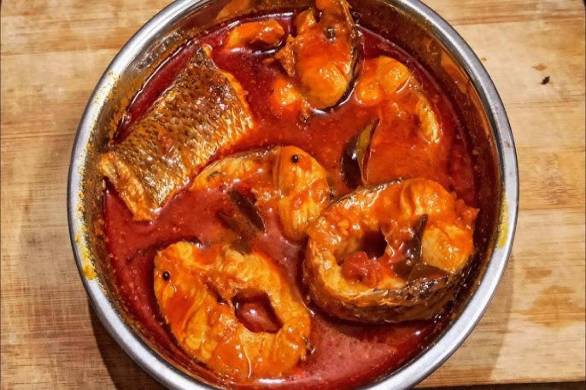 மீன் குழம்பை ஃப்ரிட்ஜில் வைத்து சாப்பிடலாமா? எத்தனை நாட்கள் வைத்திருக்கலாம்? | How Long Can Fish Curry Be Kept And Eaten