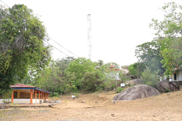 இடித்தழிக்கப்பட்ட மற்றுமொரு வரலாற்று ஆலயம் - வீதியில் தூக்கி எறியப்பட்ட அம்மன் விக்கிரகம் (படங்கள்) | Buddhist Occupation Trincomalee
