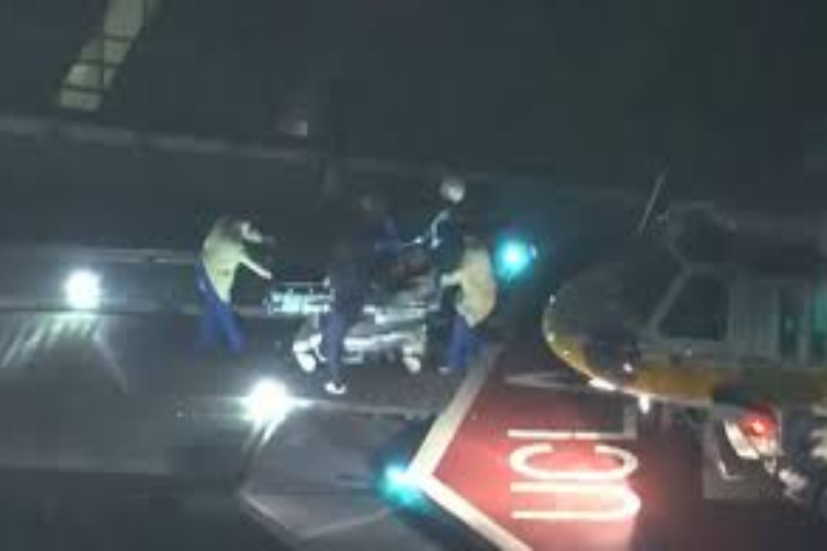 அமெரிக்காவில் கடலில் விழுந்த மருத்துவ ஹெலிகாப்டா் ; இருவா் உயிரிழப்பு | Medical Helicopter Crashes Into Sea In Us Two Dead